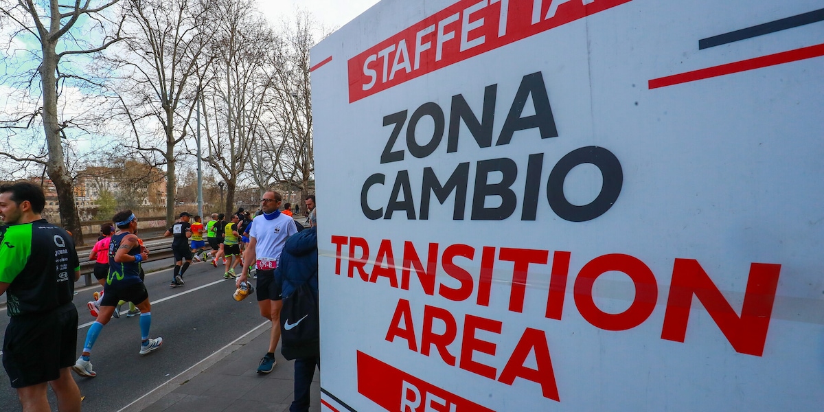 staffetta maratona roma 2026 cambio